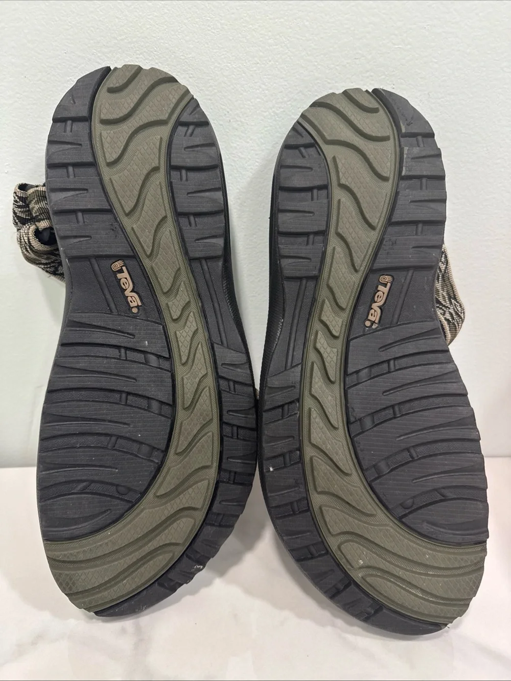 Outdoor Strap Sandals with Patterned Olive Straps